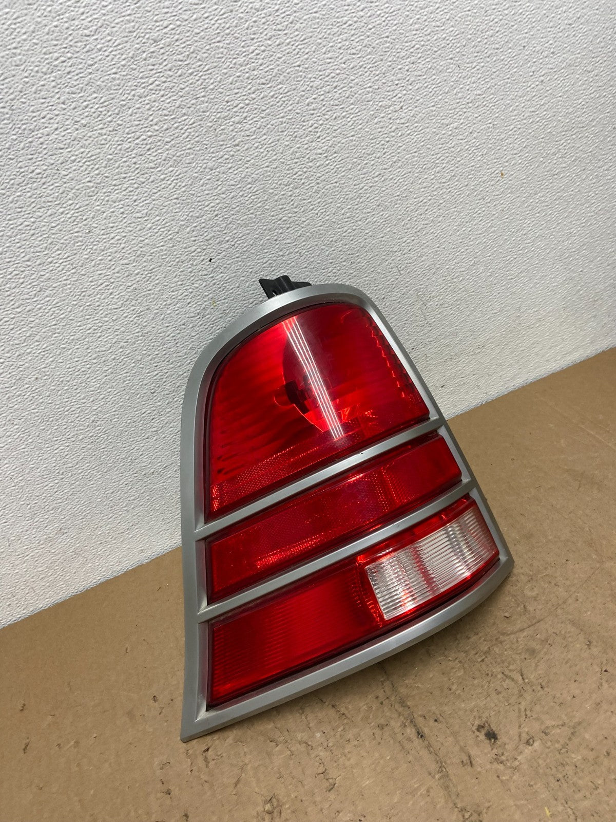 2004 to 2007 Mercury Monterey Left Driver LH Side Tail Light AC72592