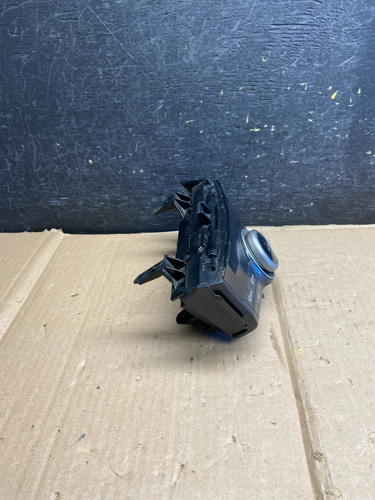 2015 - 2018 Toyota Prius V A/C Heater Climate Control Unit Switch AH5644 DG1