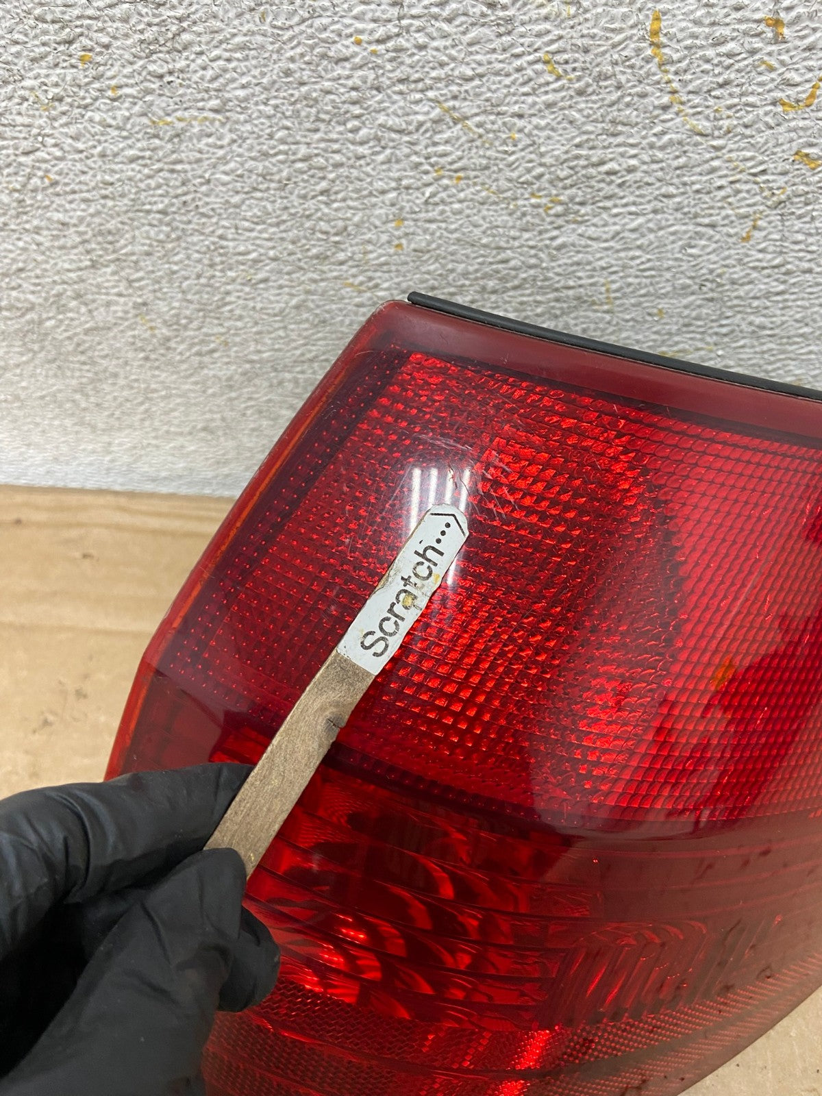 2004-2005 Toyota Sienna Right Passenger Rh Side Tail Light AH9152 LK3
