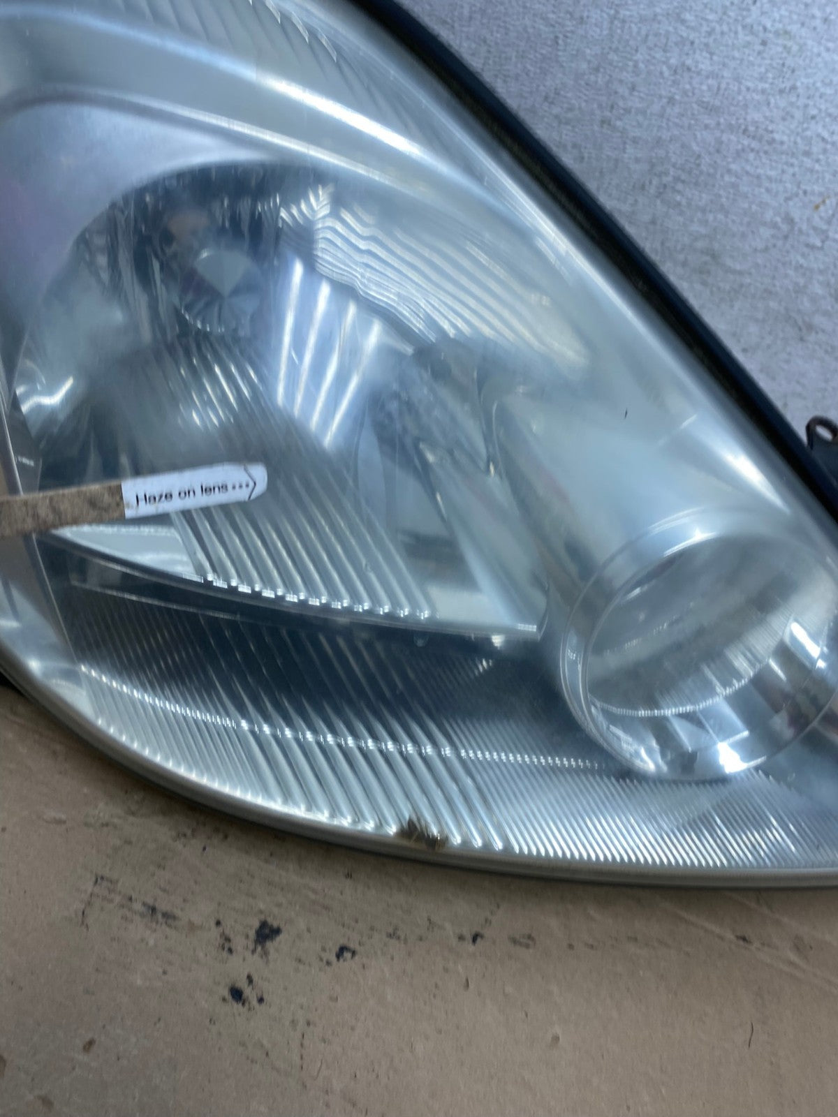 2004-2005 Toyota Sienna Right Passenger Halogen Headlight AF4472 LK4