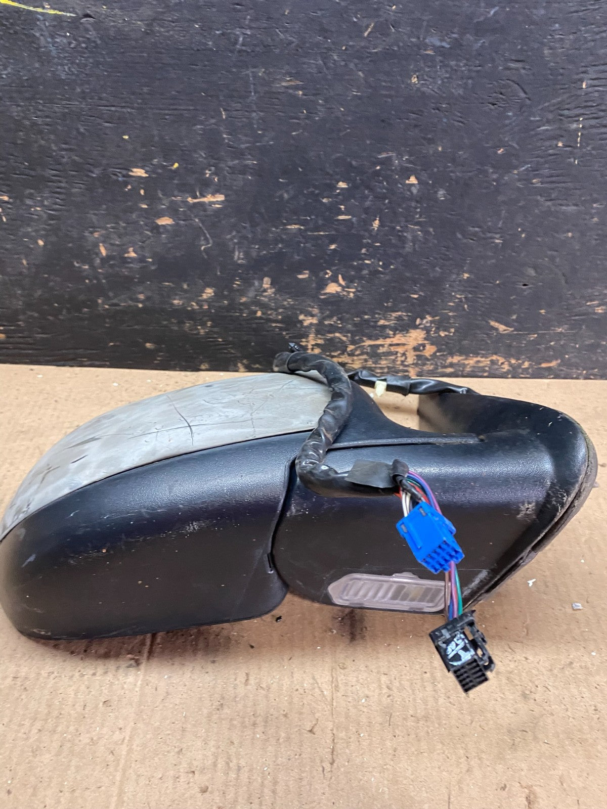 2003-2006 Chevrolet Tahoe Suburban Right Passenger Turn Door Mirror OEM T0250 DG3