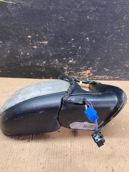 2003-2006 Chevrolet Tahoe Suburban Right Passenger Turn Door Mirror OEM T0250 DG3