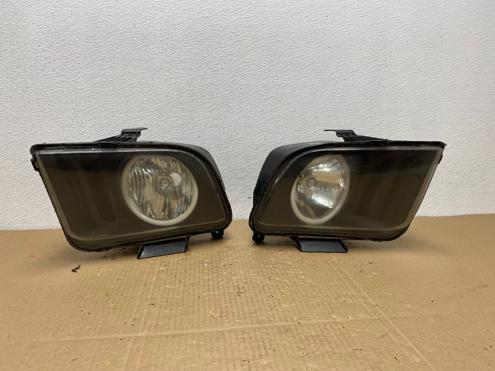 2005 to 2009 Ford Mustang Left+Right Set LED Black Halogen Headlights AC3846 DG0
