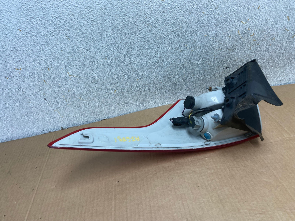 2013 to 2016 Ford Escape Left Driver LH Side Tail Light AI6881 LK4