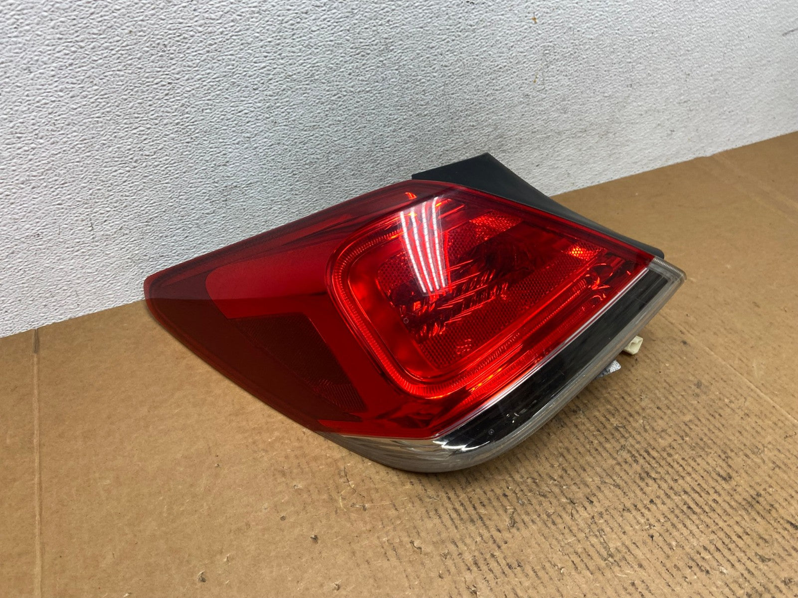2011-2012 Toyota Avalon Left Driver LH Side Tail Light AE0413 LK2