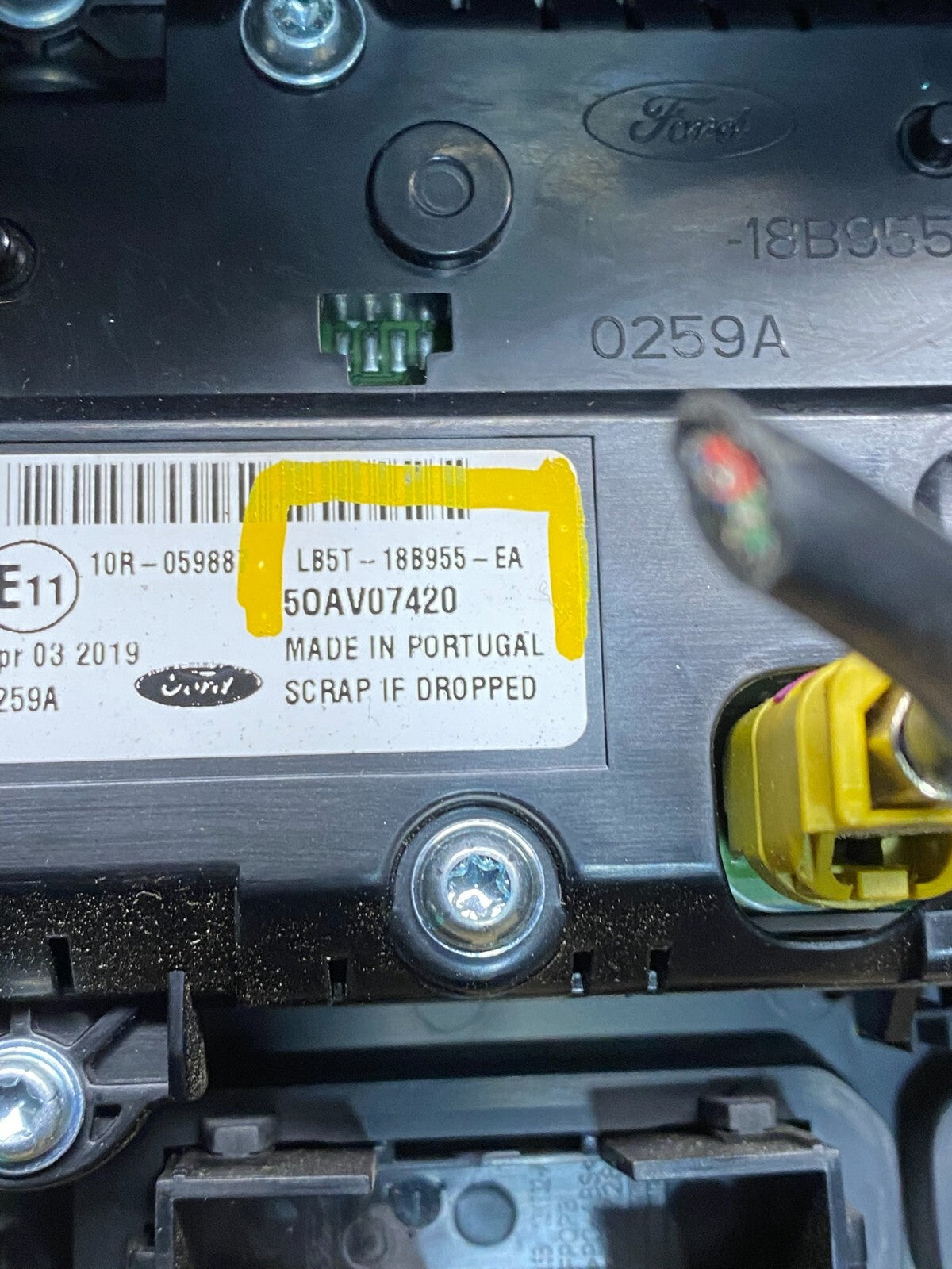 2020 to 2023 Ford Explorer Console Radio Display Screen Air Vents L6800 PS6