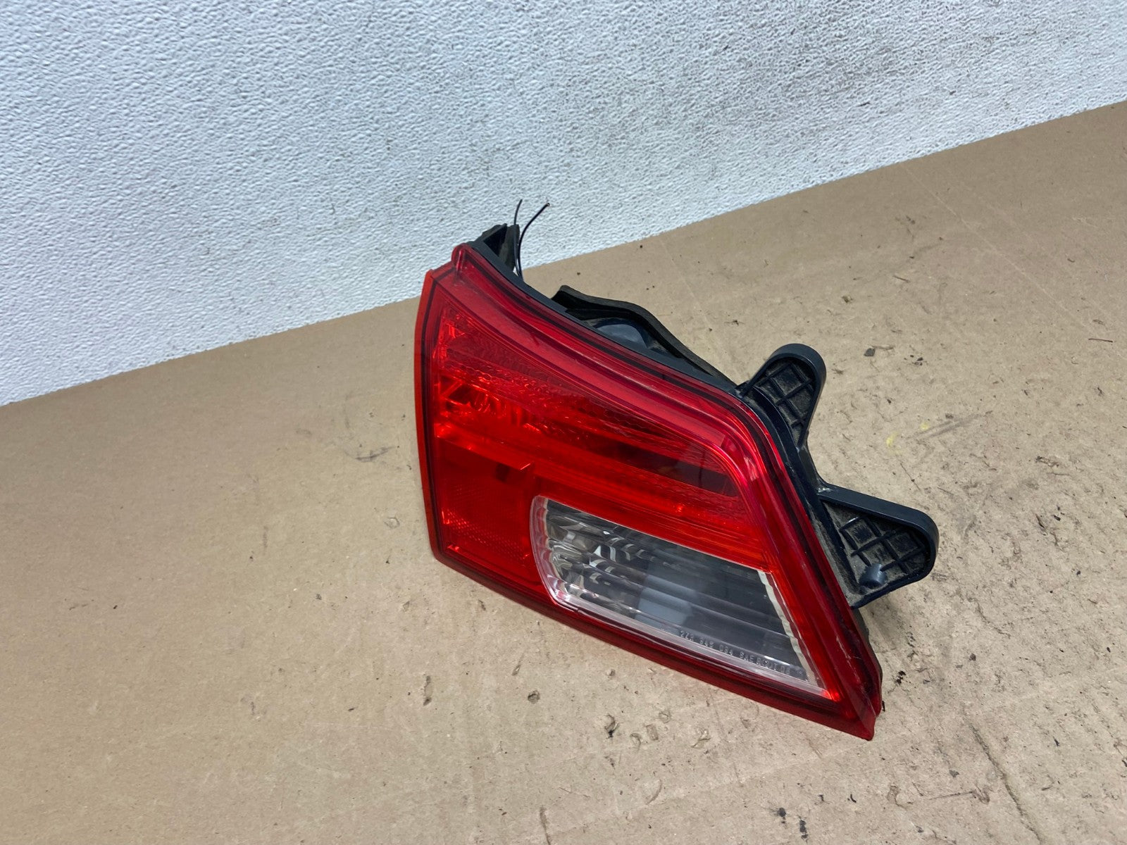 2010-2014 Subaru Outback Left Driver Lh Side Inner Tail Light AE6568 LK1