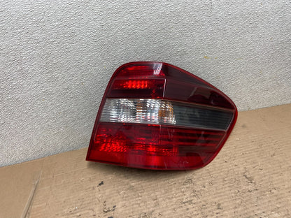 2009 to 2011 Mercedes ML350 ML-Class Right Passenger RH Tail Light AA9641 LK0