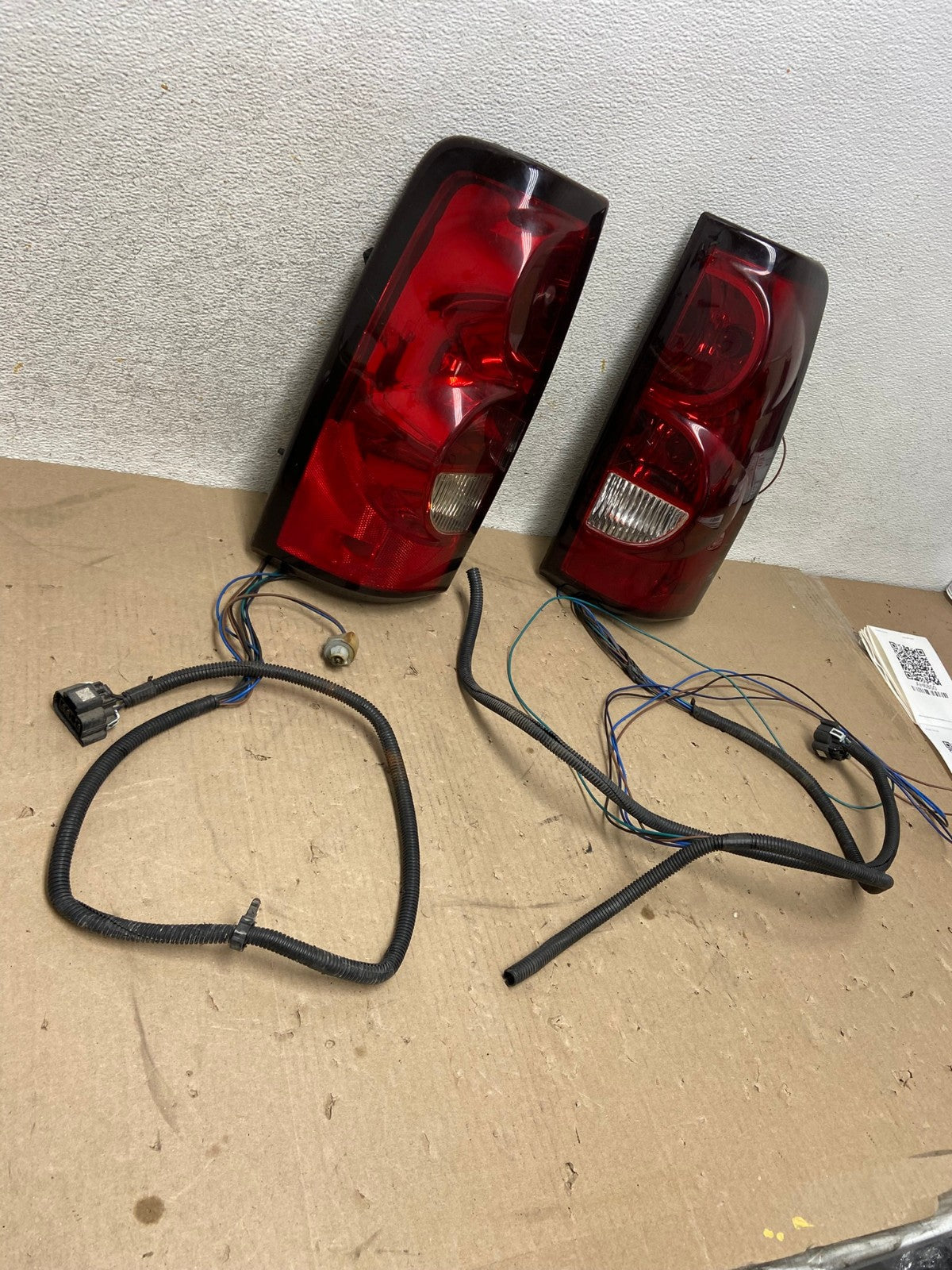 2003-2006 Chevrolet Silverado Left + Right Side Tail lights AH6848 LK2