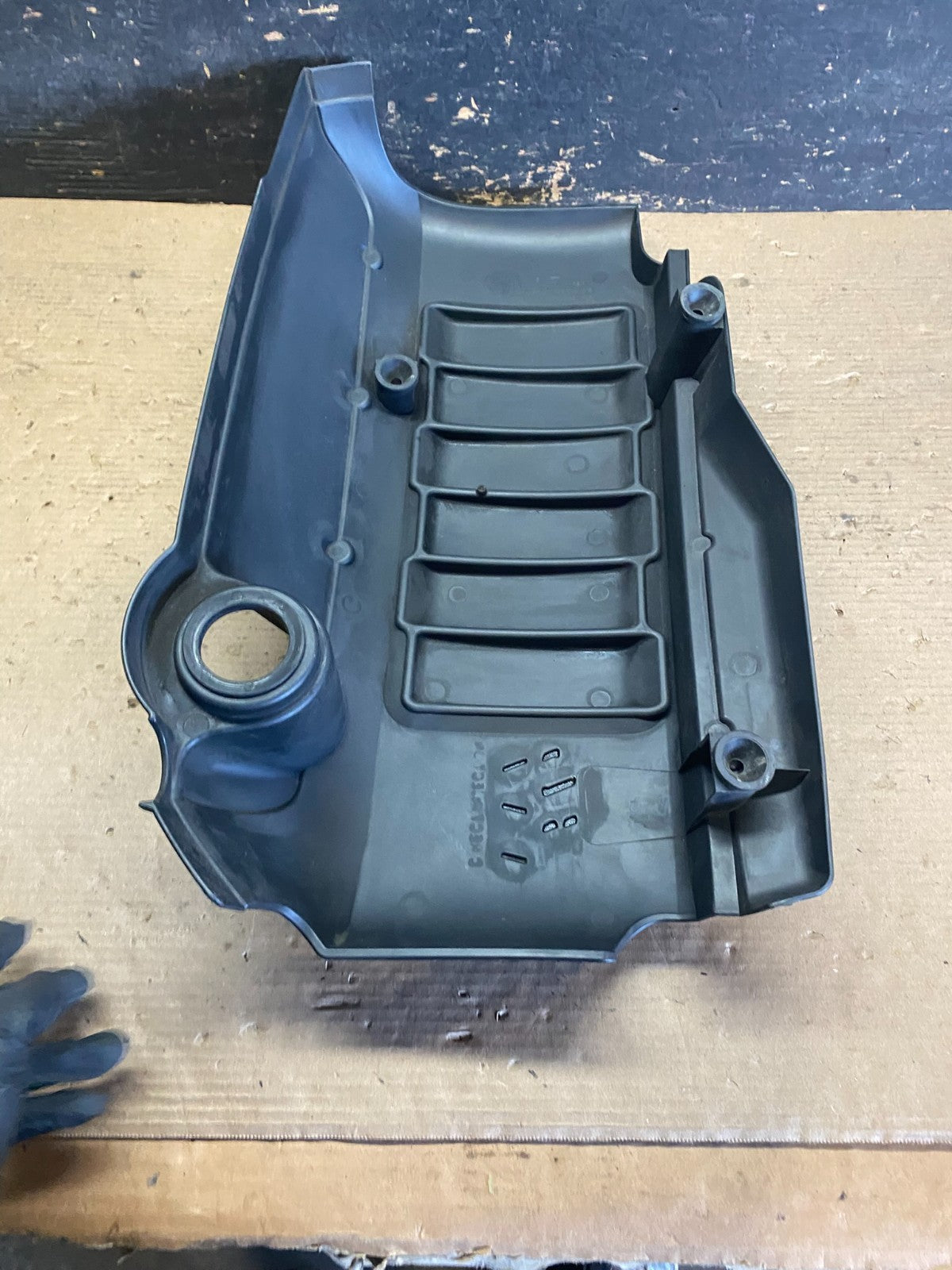 2007 to 2008 GMC Acadia 3.6L VVT Engine Cover Shield OEM S3385 DG7