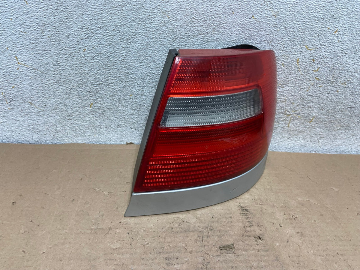 1999 to 2002 Audi A4 B5 Right Passenger Rh Side Tail Light AI0977 LK2