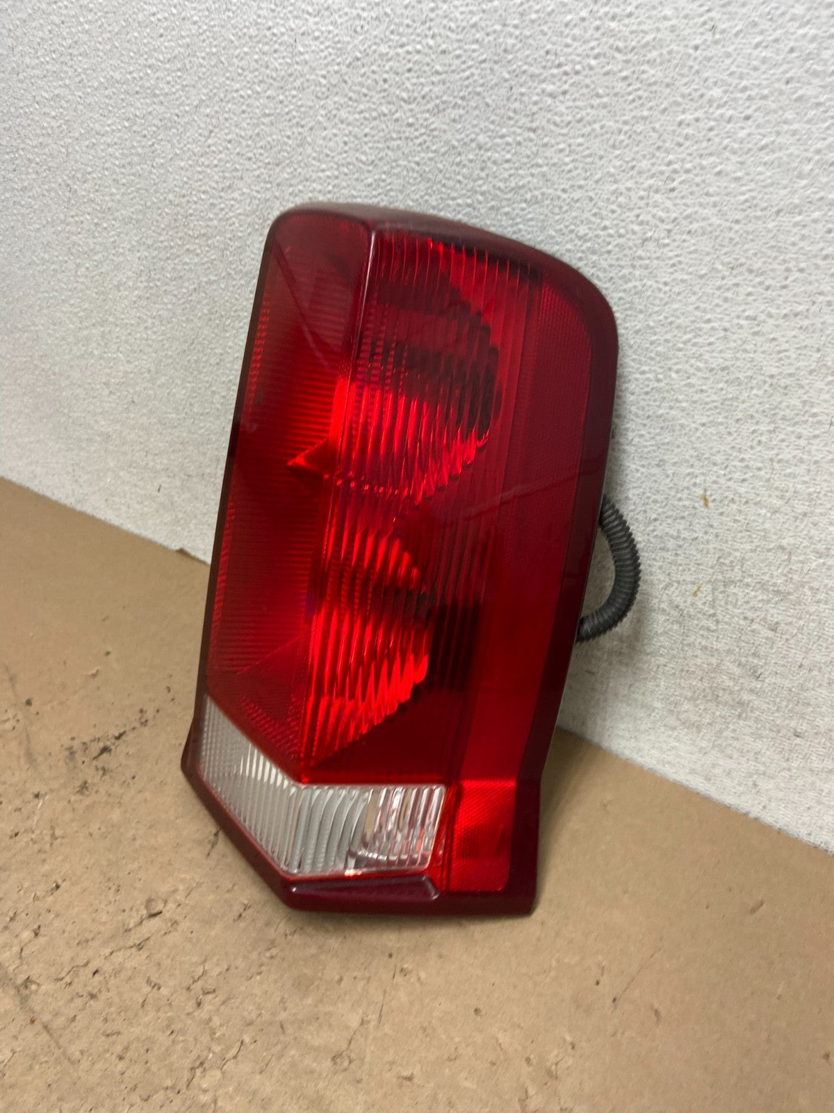 2002 to 2006 Cadillac Escalade Right Passenger Side Tail Light AG43841