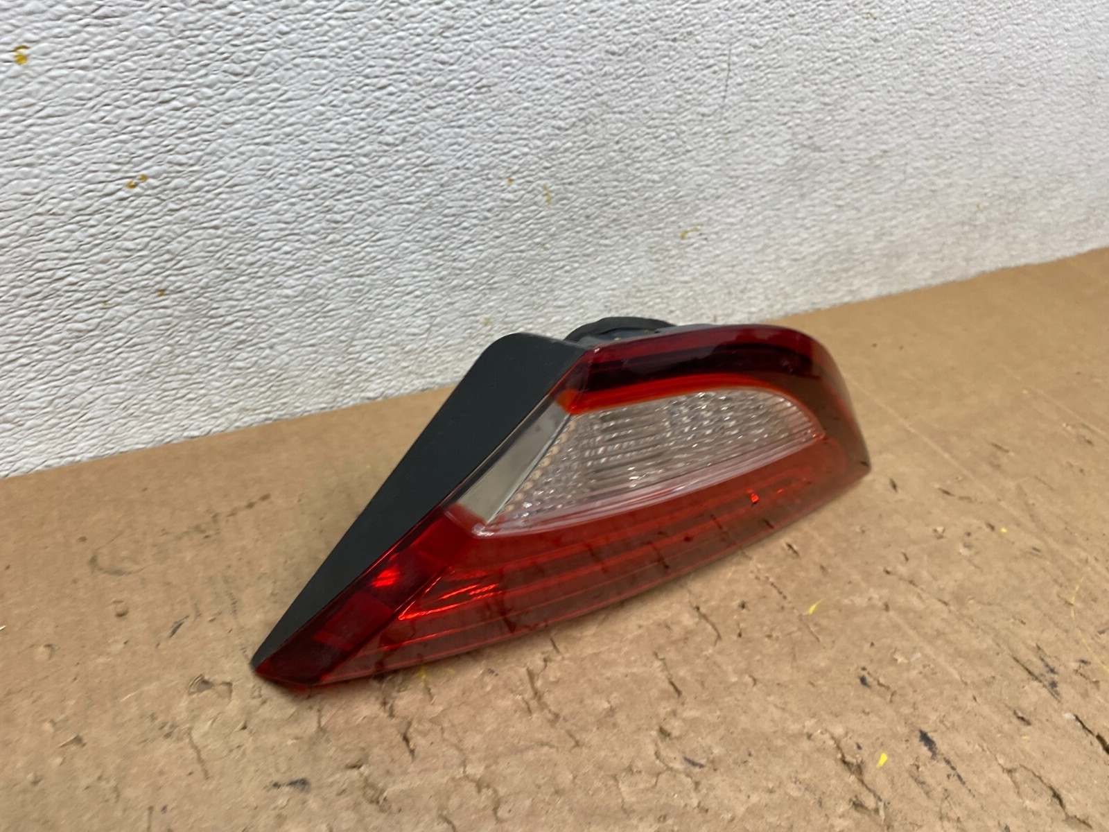 2015 to 2017 Chrysler 200 Sedan Right Passenger Inner Tail Light G9925 KC2