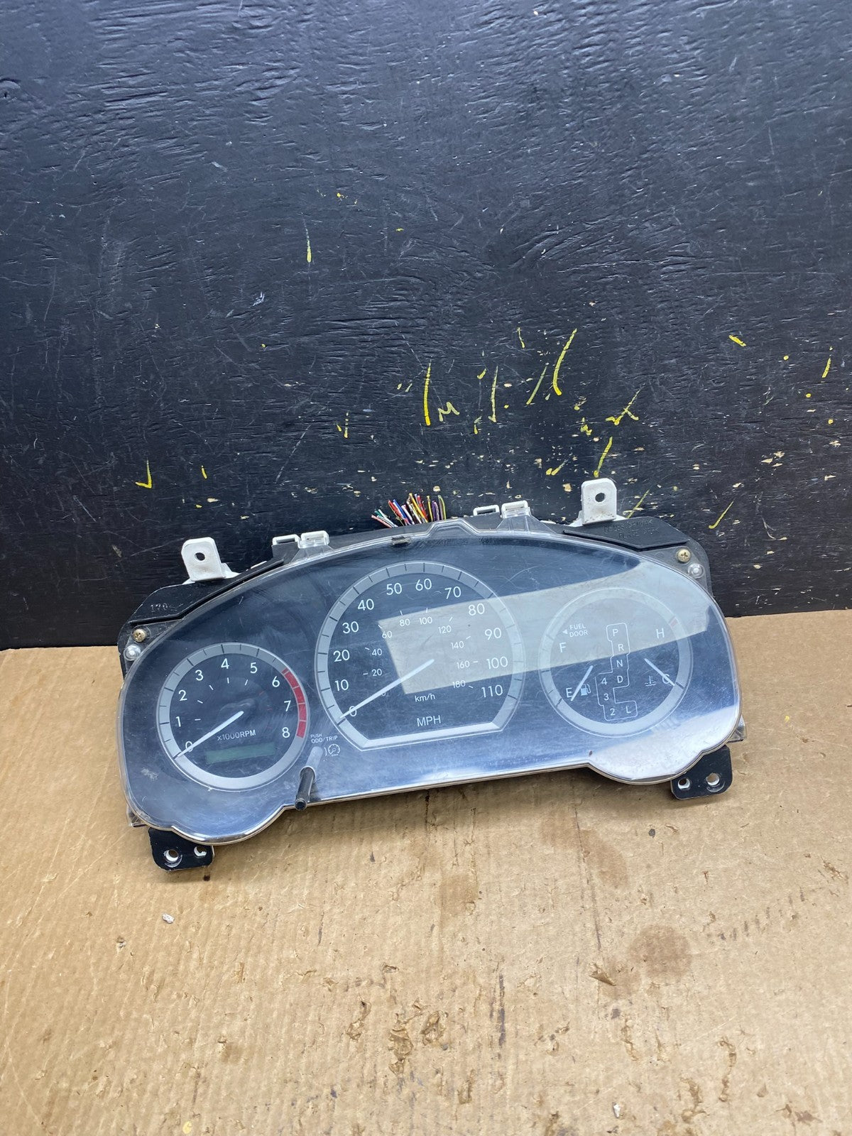 2004 2005 Toyota Sienna Speedometer Cluster Gauge Z7331 DG0