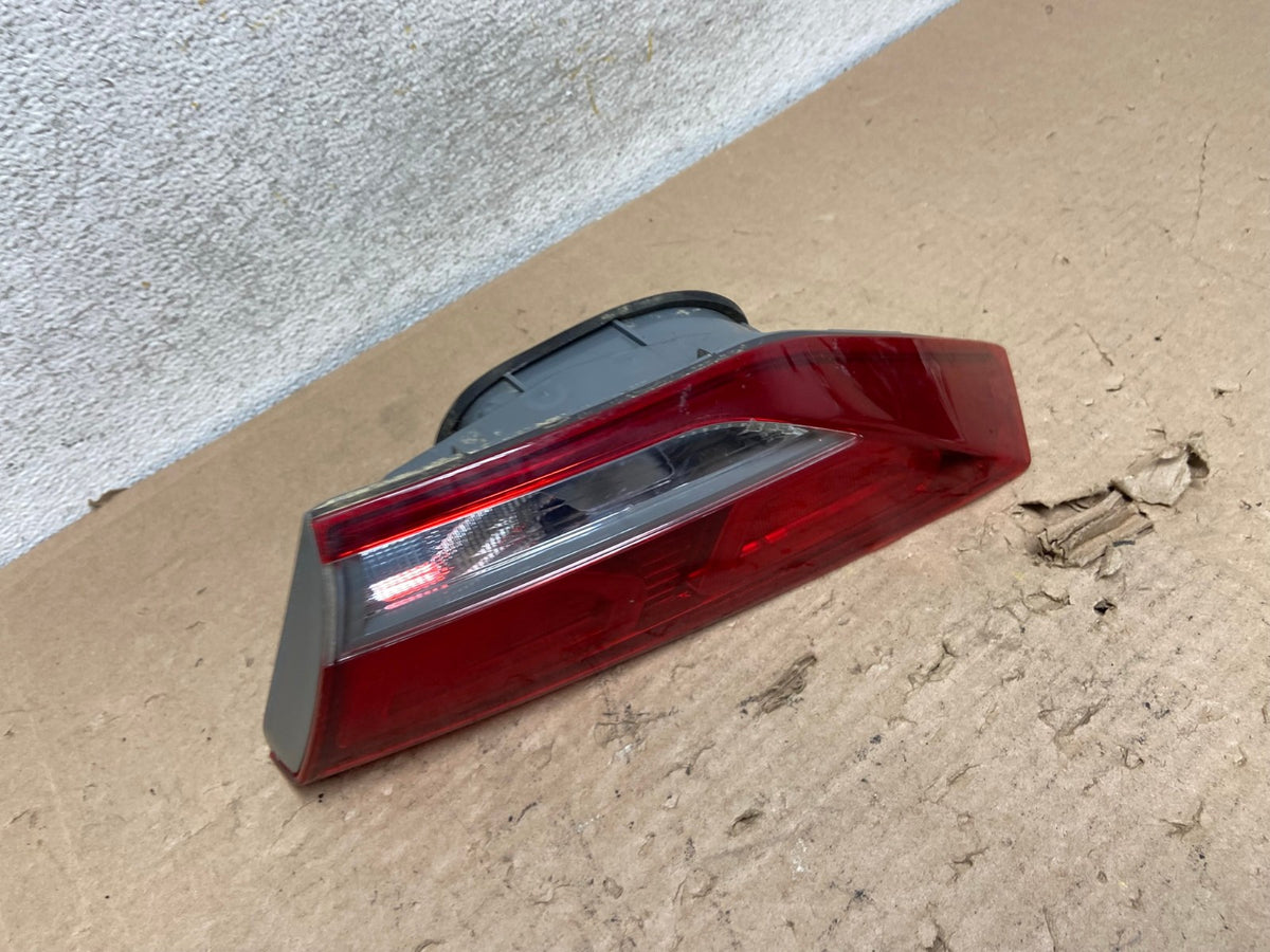 2017-2018 Hyundai Elantra Right Passenger RH Side Inner Tail Light AI1134 LK2