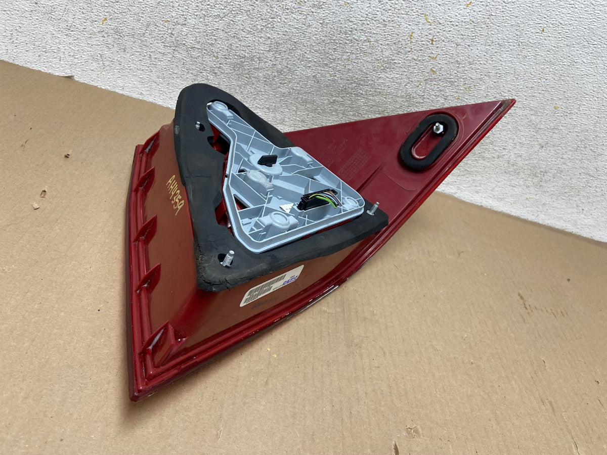 2005-2007 Mercedes-Benz C230 C240 W203 C-Class Left Driver Tail Light AH4359 LK5