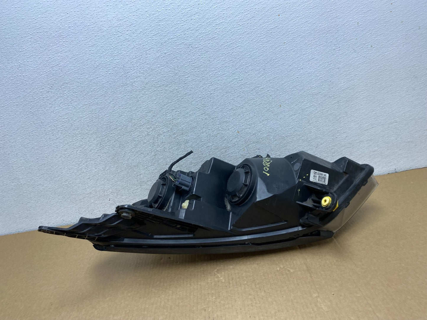 2013-2017 Chevrolet Traverse Right Passenger Side Halogen Headlight AG2001 DW8