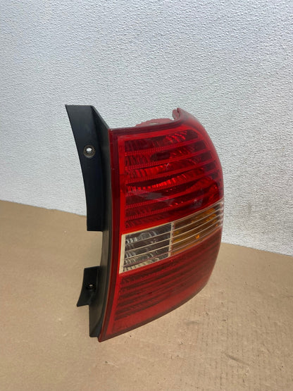 2005 to 2007 Kia Sportage Right Passenger Side RH Side Tail Light AG4640 LK2