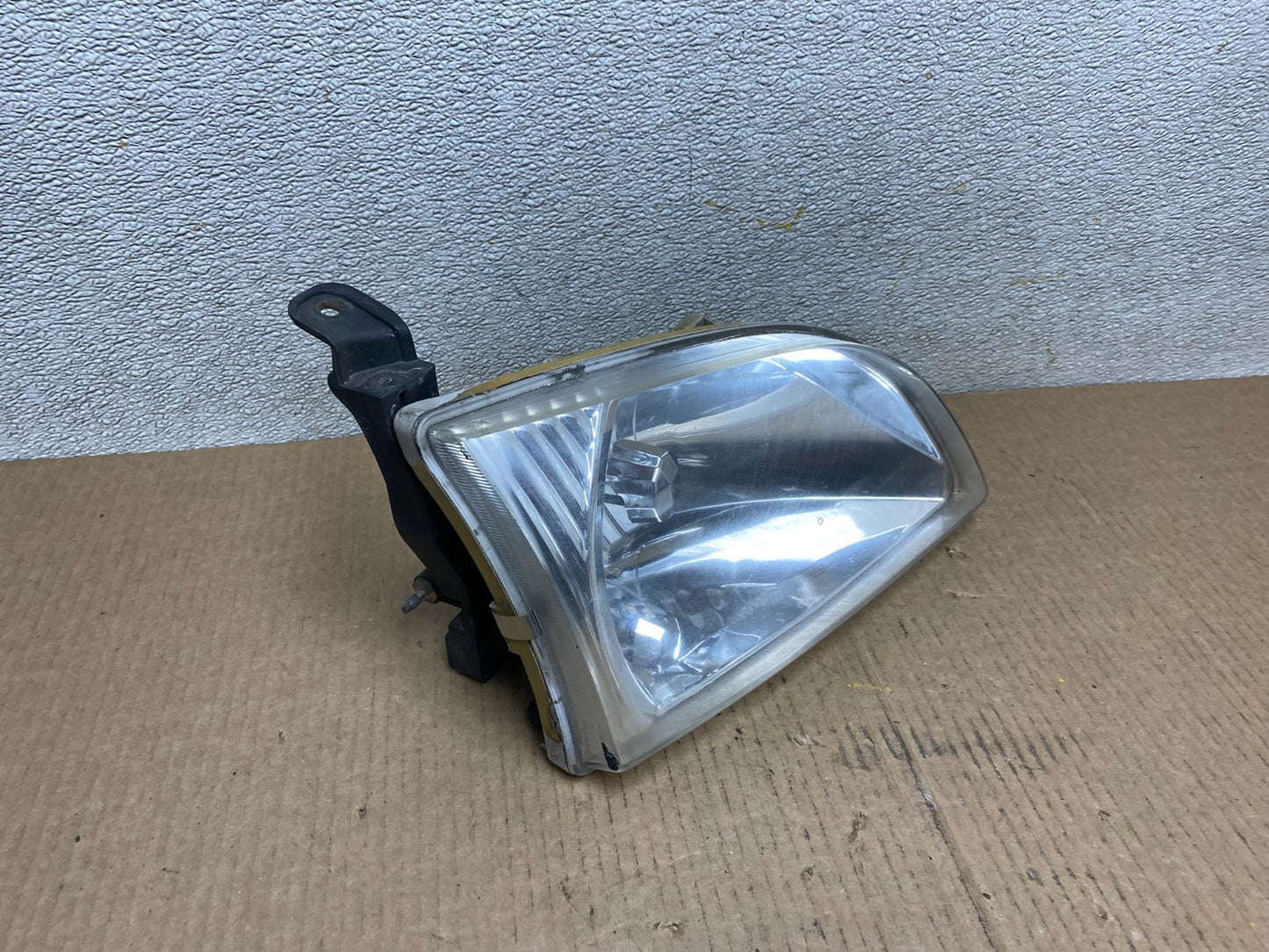 2001 2002 2003 Toyota Sienna Right Passenger Rh Side Headlight Halogen W3834 DW2