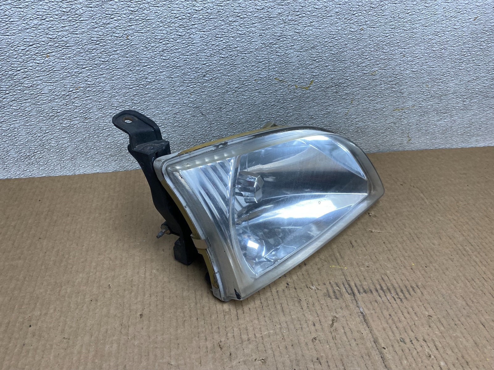 2001 2002 2003 Toyota Sienna Right Passenger Rh Side Headlight Halogen W3834 DW2