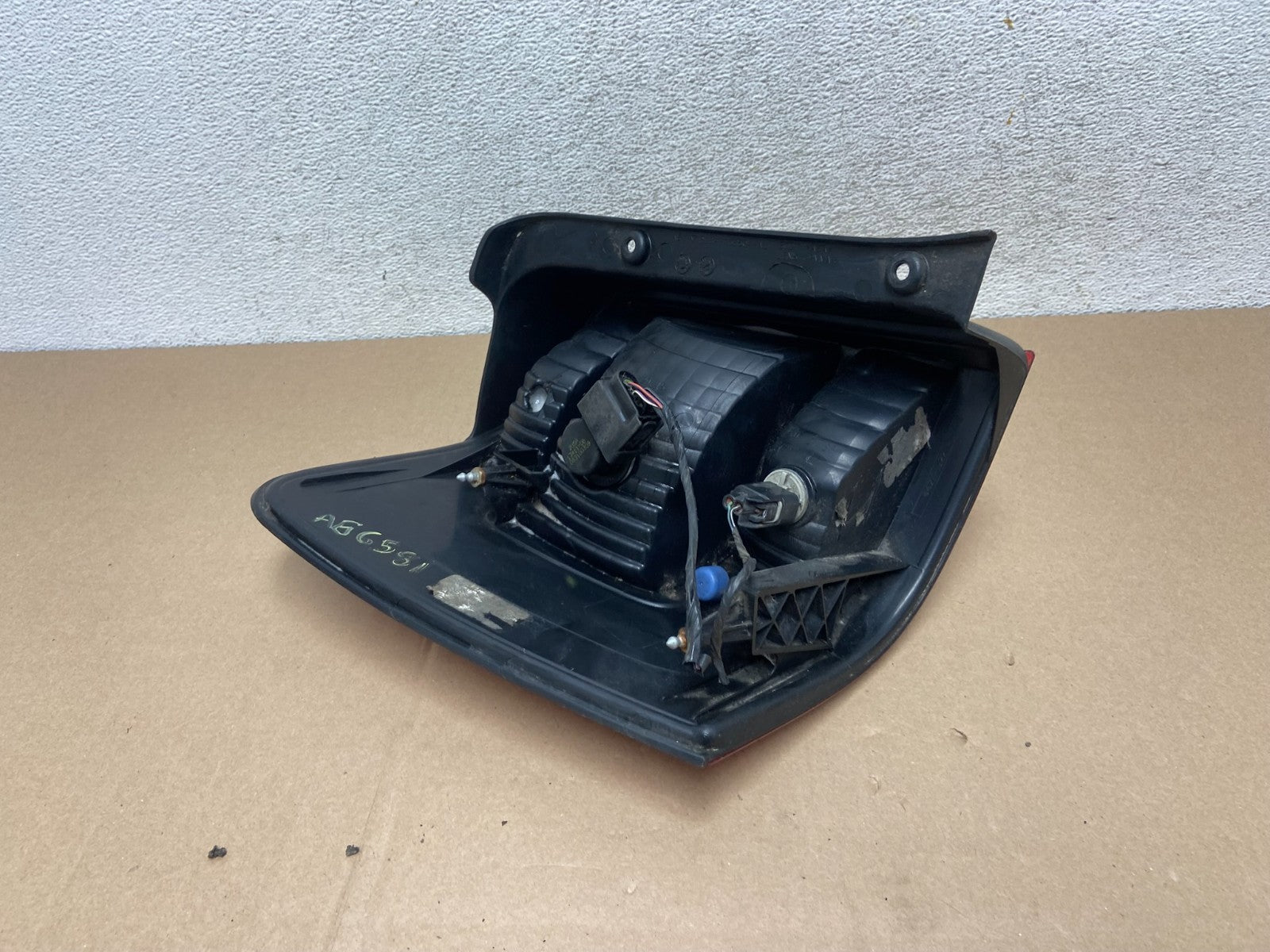 2008 to 2012 Ford Escape Right Passenger RH Side Tail Light AG6581 DW4