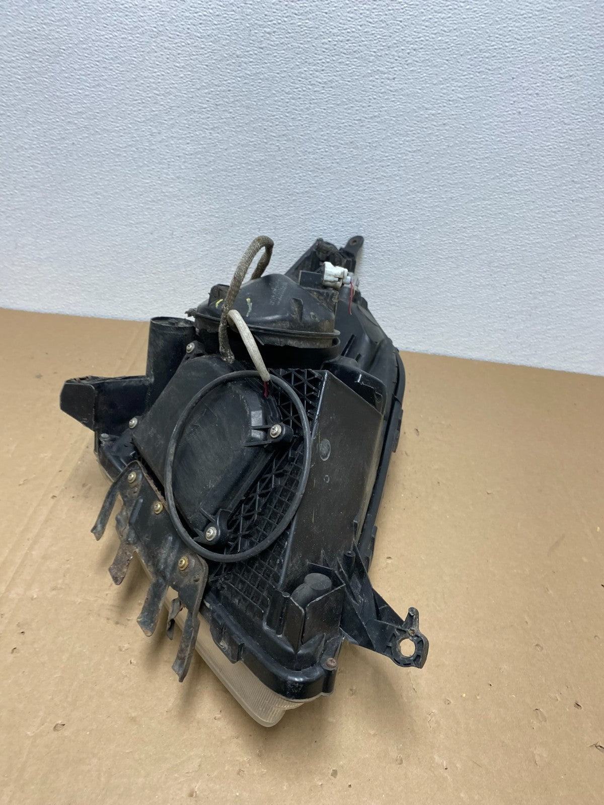 2004 - 2005 Toyota Prius Left Driver Lh Halogen Headlight AB6870 DG8