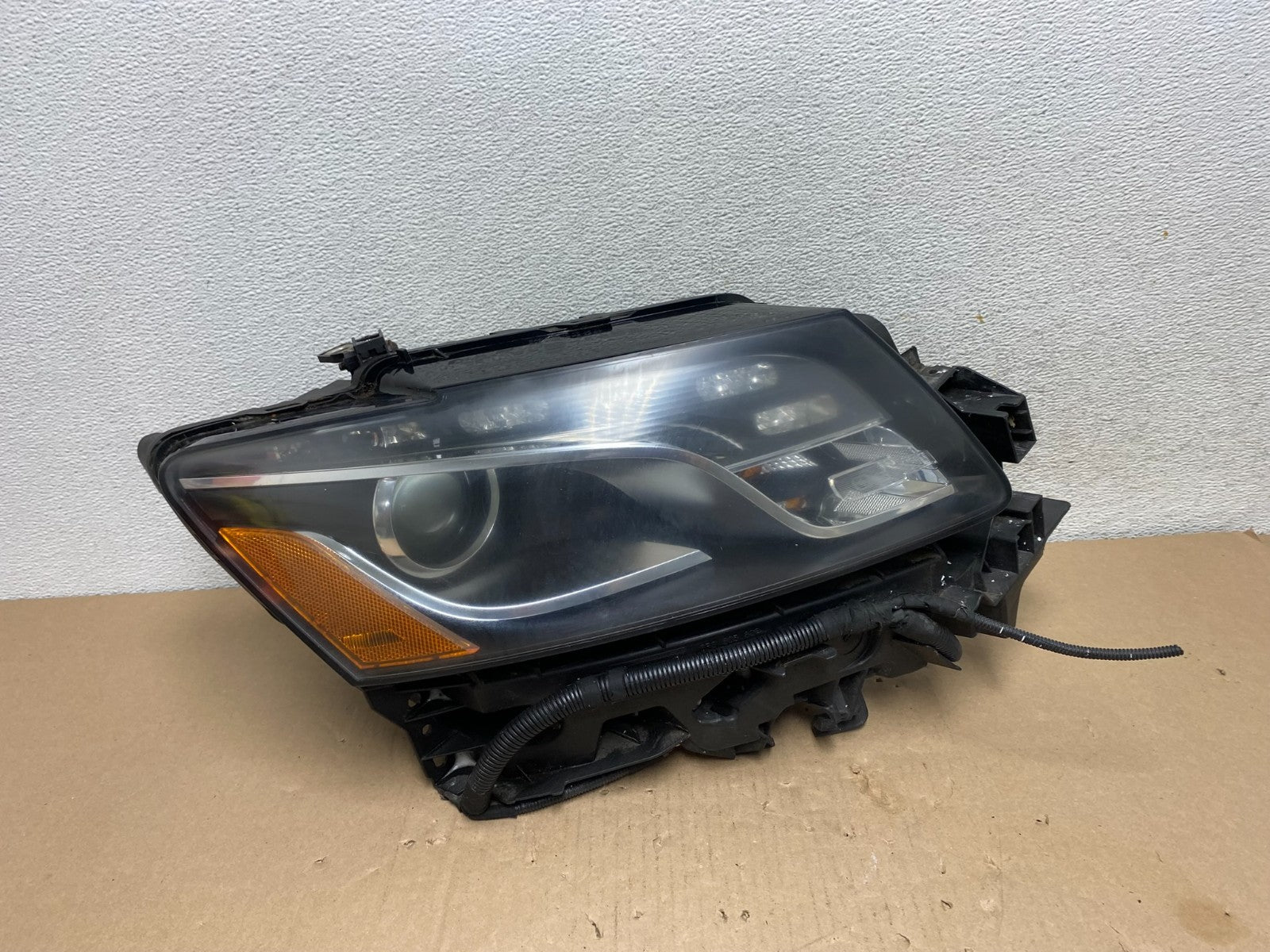 2009 to 2012 Audi Q5 Right Passenger RH Side Xenon HID Headlight AG6681 DW0