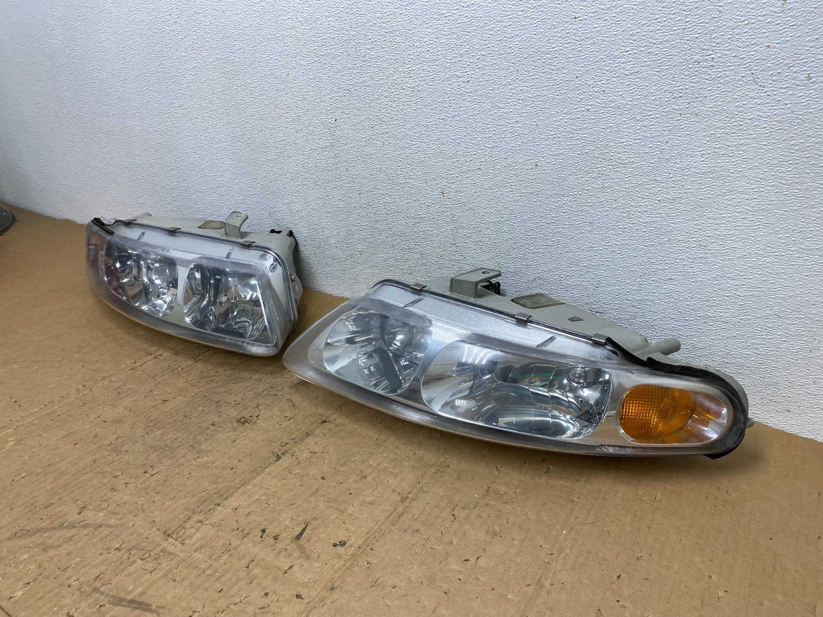 1995 to 1996 Chrysler Sebring Coupe Left+Right Side Headlights AD0514 DW1