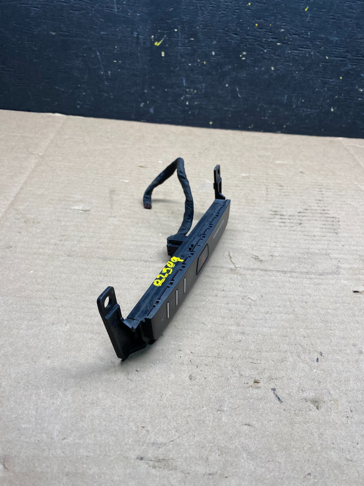 2013 - 2017 Buick Enclave Center Dash Hazard Waring Multi Switch q2509 DG1