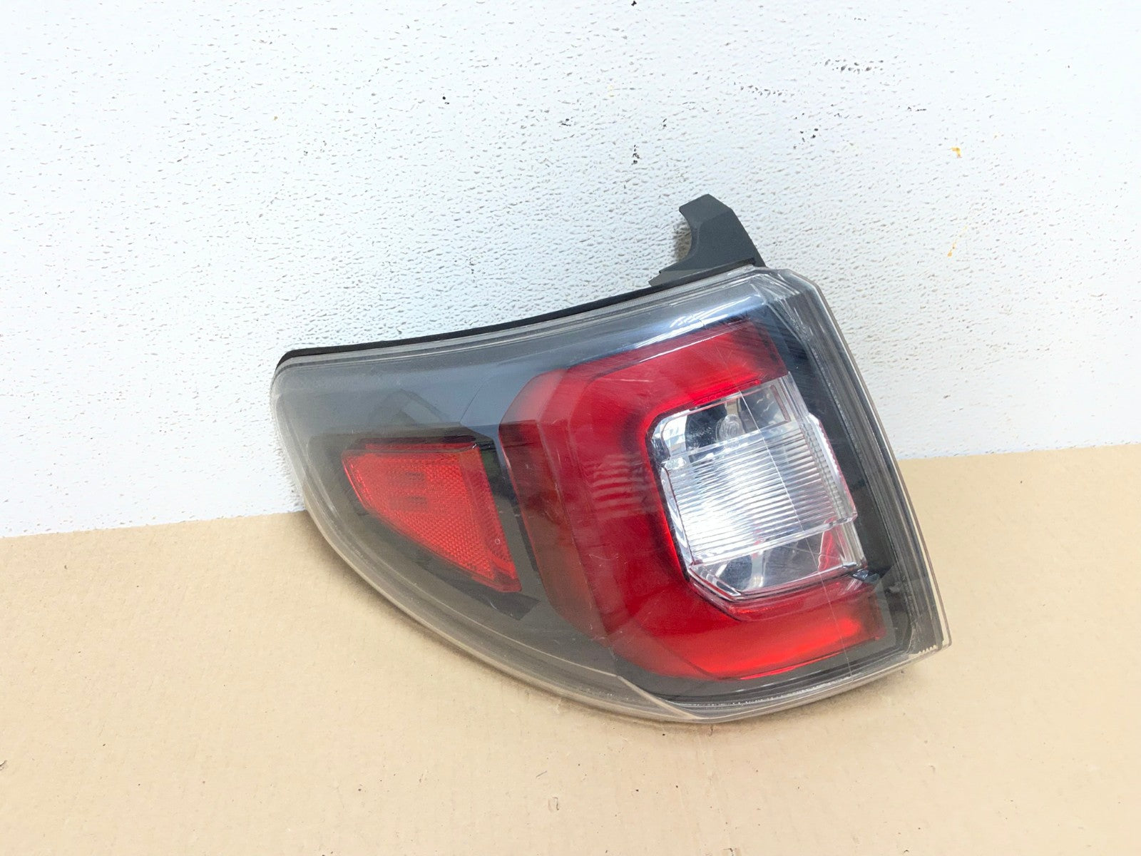 2013 to 2016 GMC Acadia Left Driver LH Side Tail Light AE9461 LK0