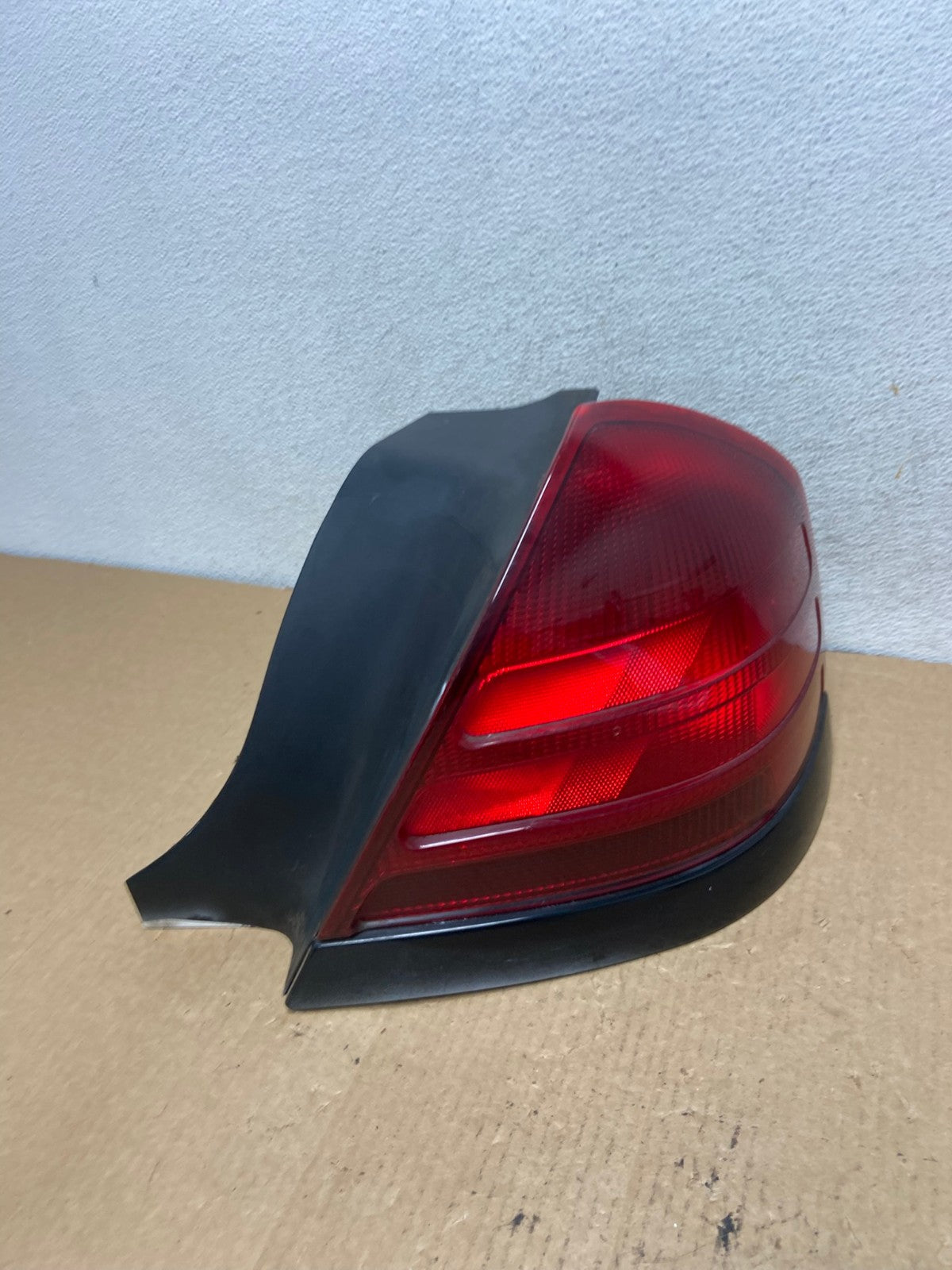 2003-2011 Ford Crown Victoria Right Passenger Rh Side Tail Light AG2064 LK2