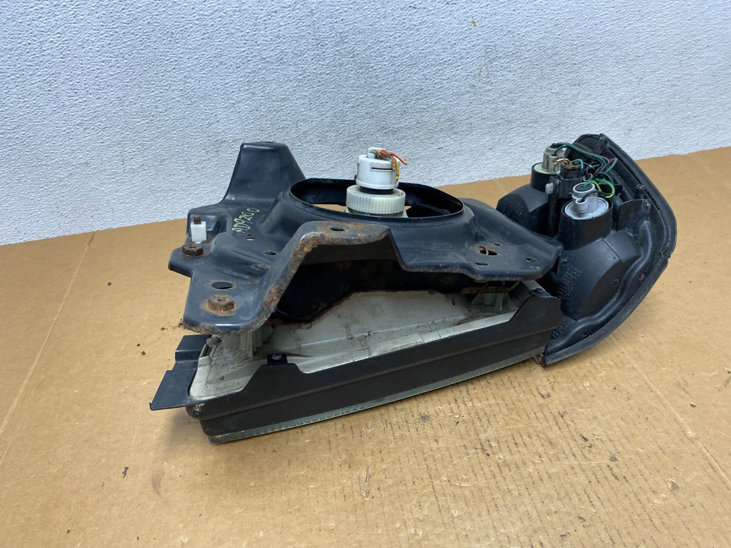 1992-1997 Isuzu Trooper Right Passenger RH Halogen Headlight ad9260 DG4
