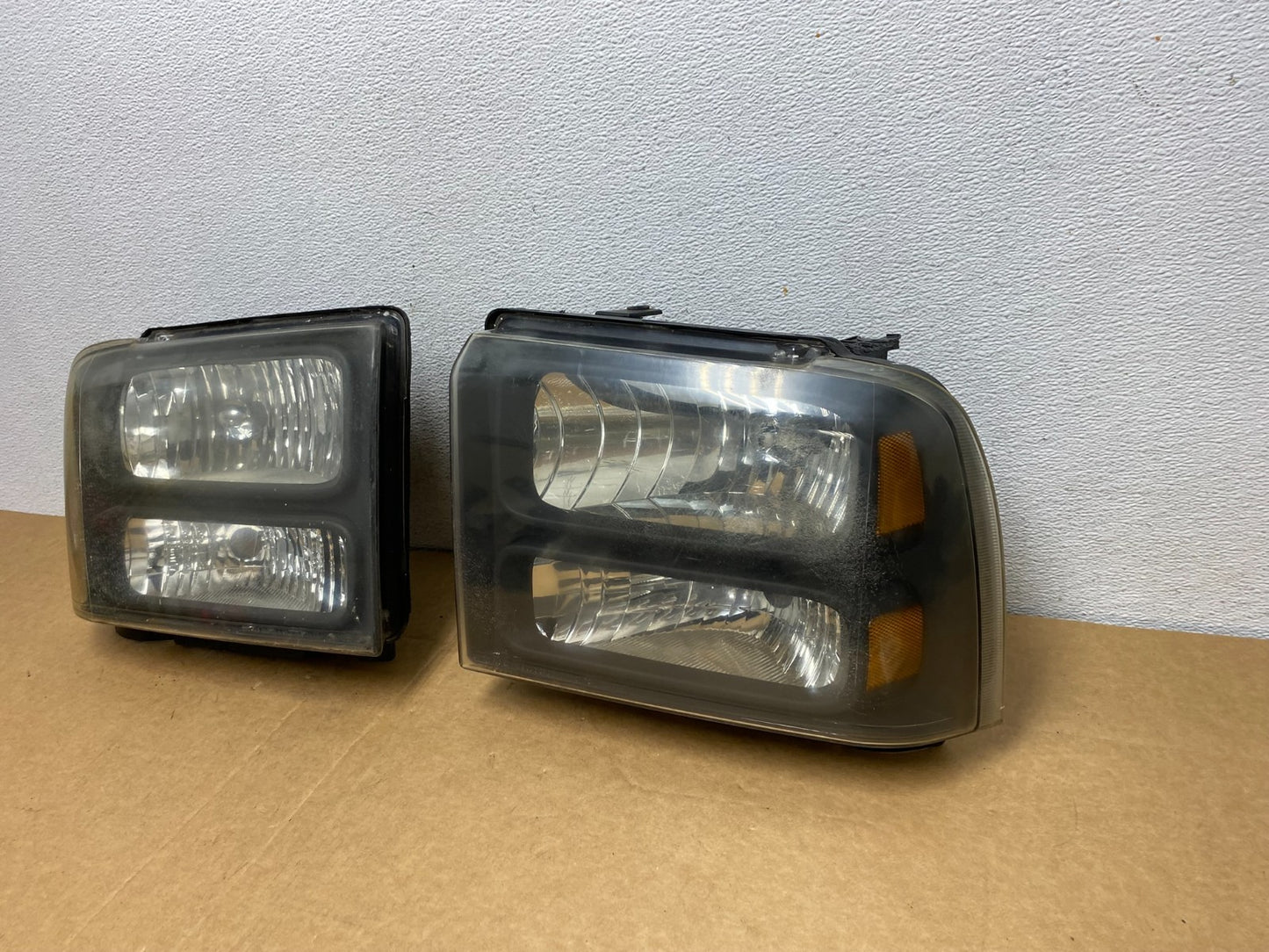 2005-2007 Ford F-250 F250 Super Duty Left+Right Side Headlights AD4459 DW1