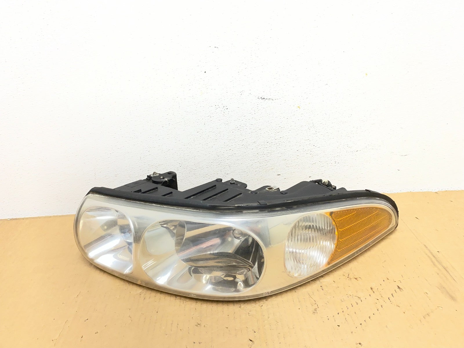 2000 to 2005 Buick Lesabre Headlight Left Driver Lh Side Halogen AD1092 DW0