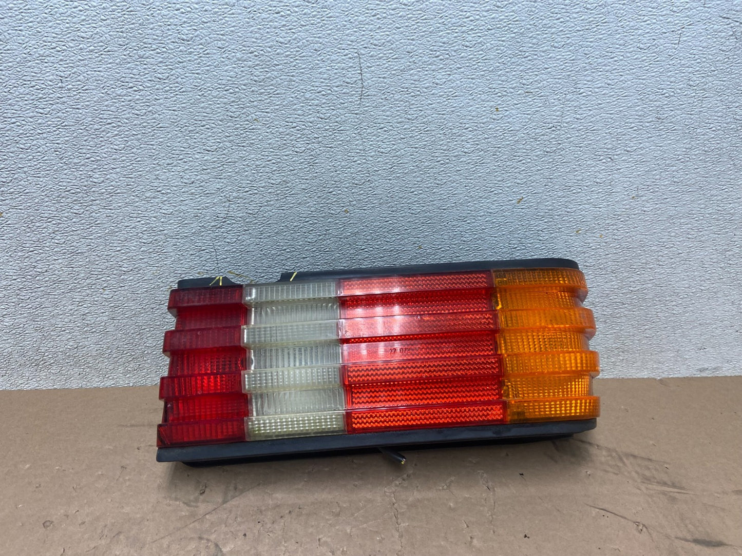 1986 to 1991 Mercedes-Benz W126 Right Passenger Side Tail Light Oem R5775 DW0
