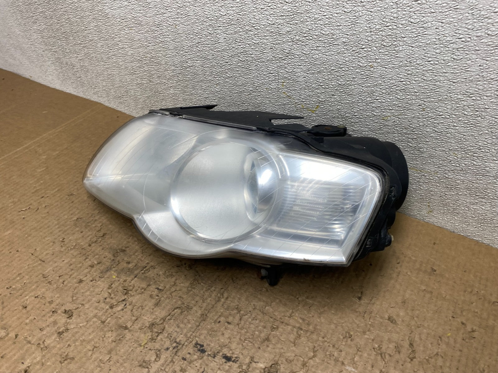 2006 - 2010 Volkswagen Passat Left Driver LH Side Halogen Headlight W7983 DW1