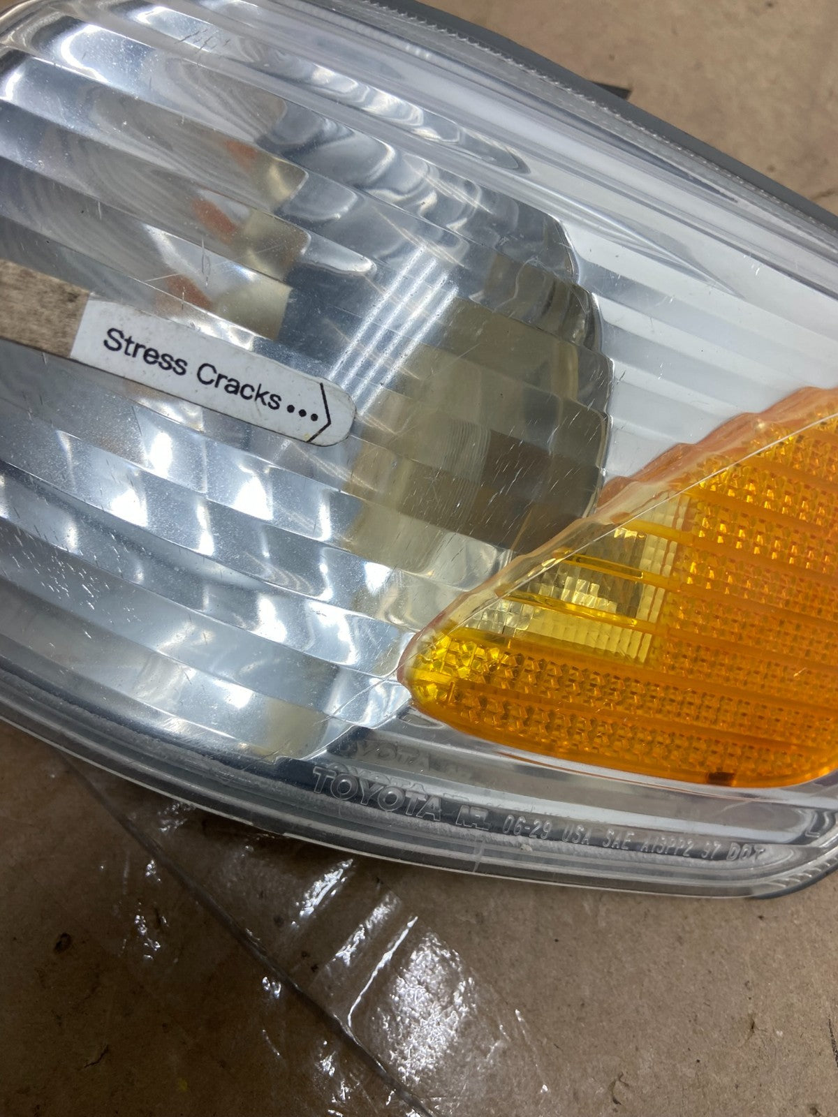 2000 - 2001 Toyota Camry Front Left Driver Lh Turn Signal AE5959 DW4