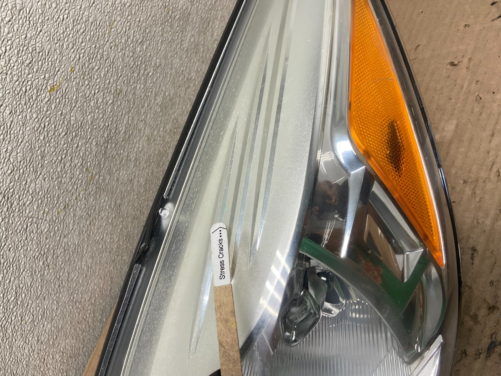 2013 - 2016 Ford Escape Headlight Left Driver Lh Side Halogen AA9525 DW4