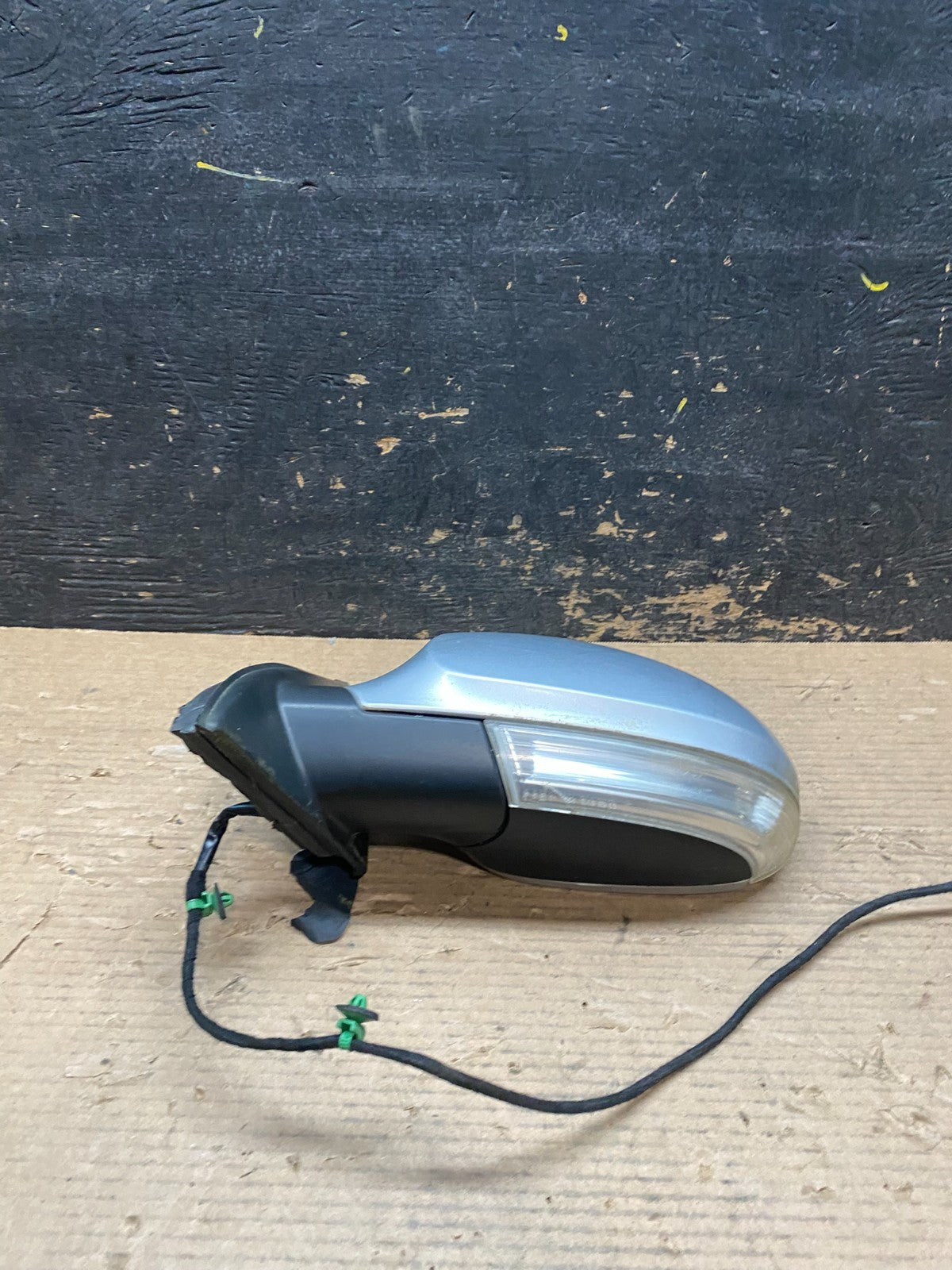 2006-2010 Volkswagen Passat Left Driver Turn Sgn View Door Mirror OEM V9267 DG3