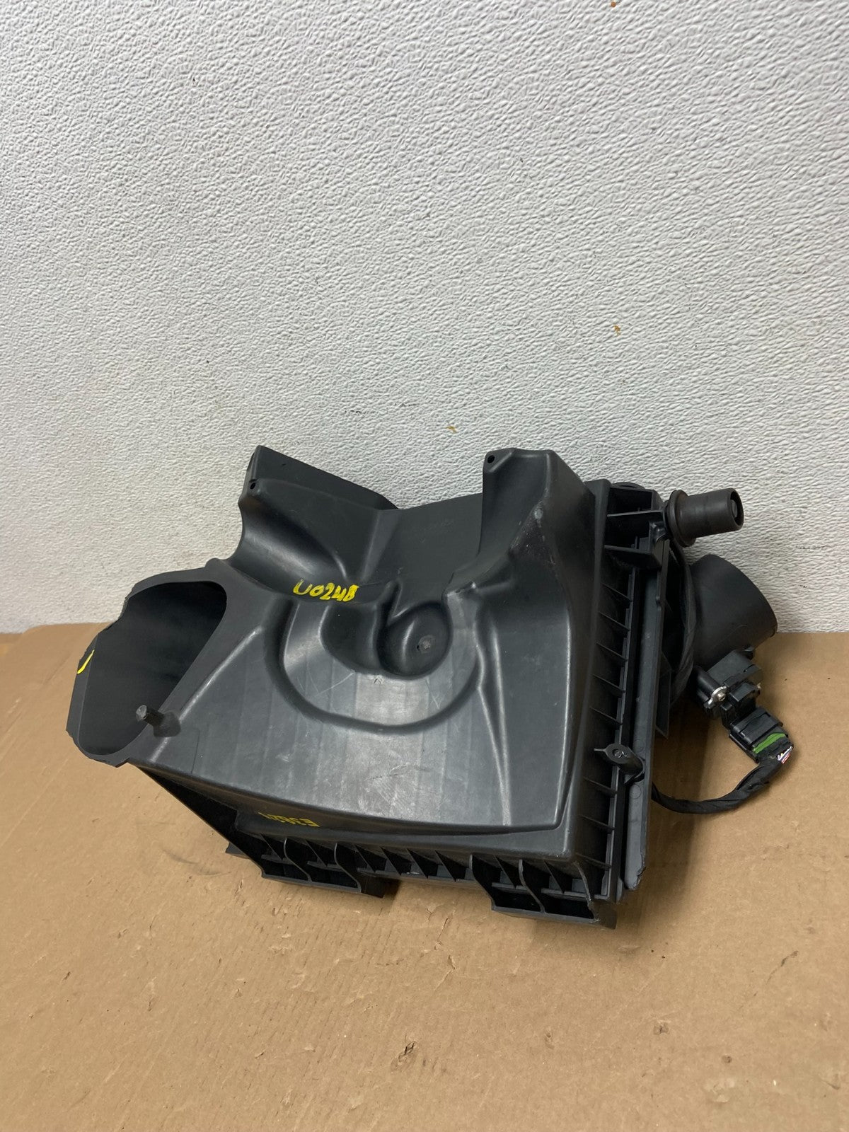 2009 to 2011 Nissan Murano Air Clenaer Filter Box AD6459 DG3