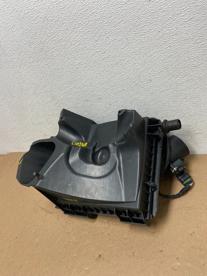 2009 to 2011 Nissan Murano Air Clenaer Filter Box AD6459 DG3