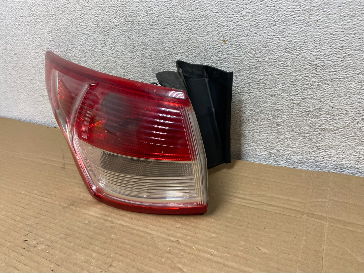 2013 to 2016 Ford Escape Left Driver LH Side Tail Light AG8938 DW2