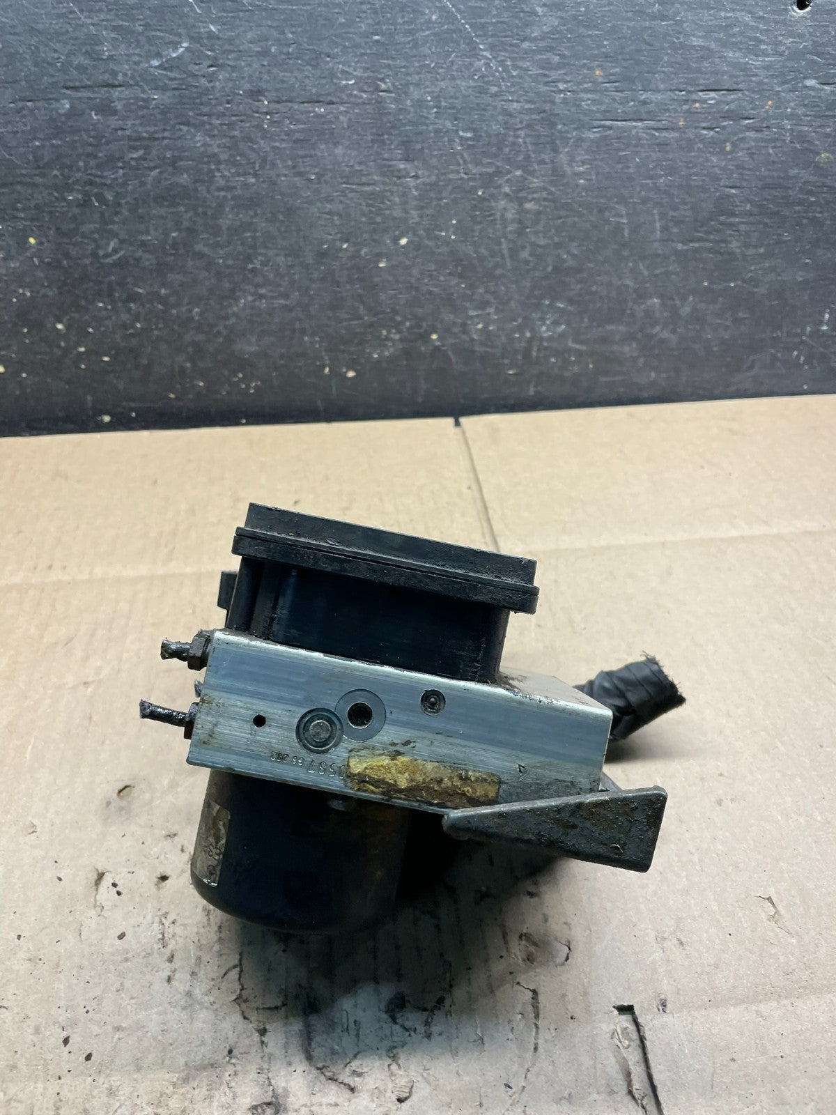 2006 - 2007 Mercedes C280  ABS Anti Lock Brake Pump Module a2035454732 v9095 DG1