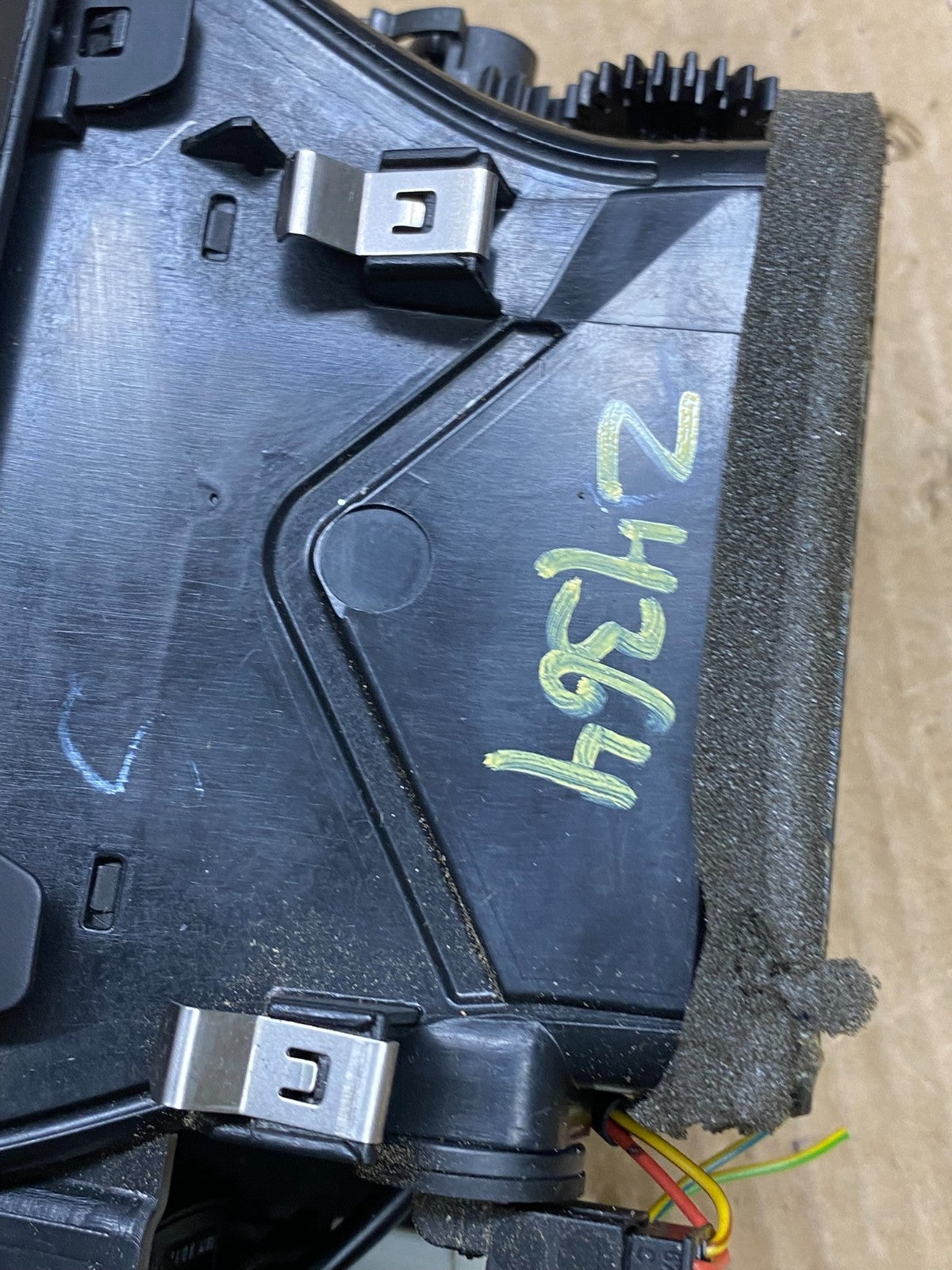 2007 to 2013 BMW X5 X6 Center Console Dash Air Vent OEM Z4364 DG6