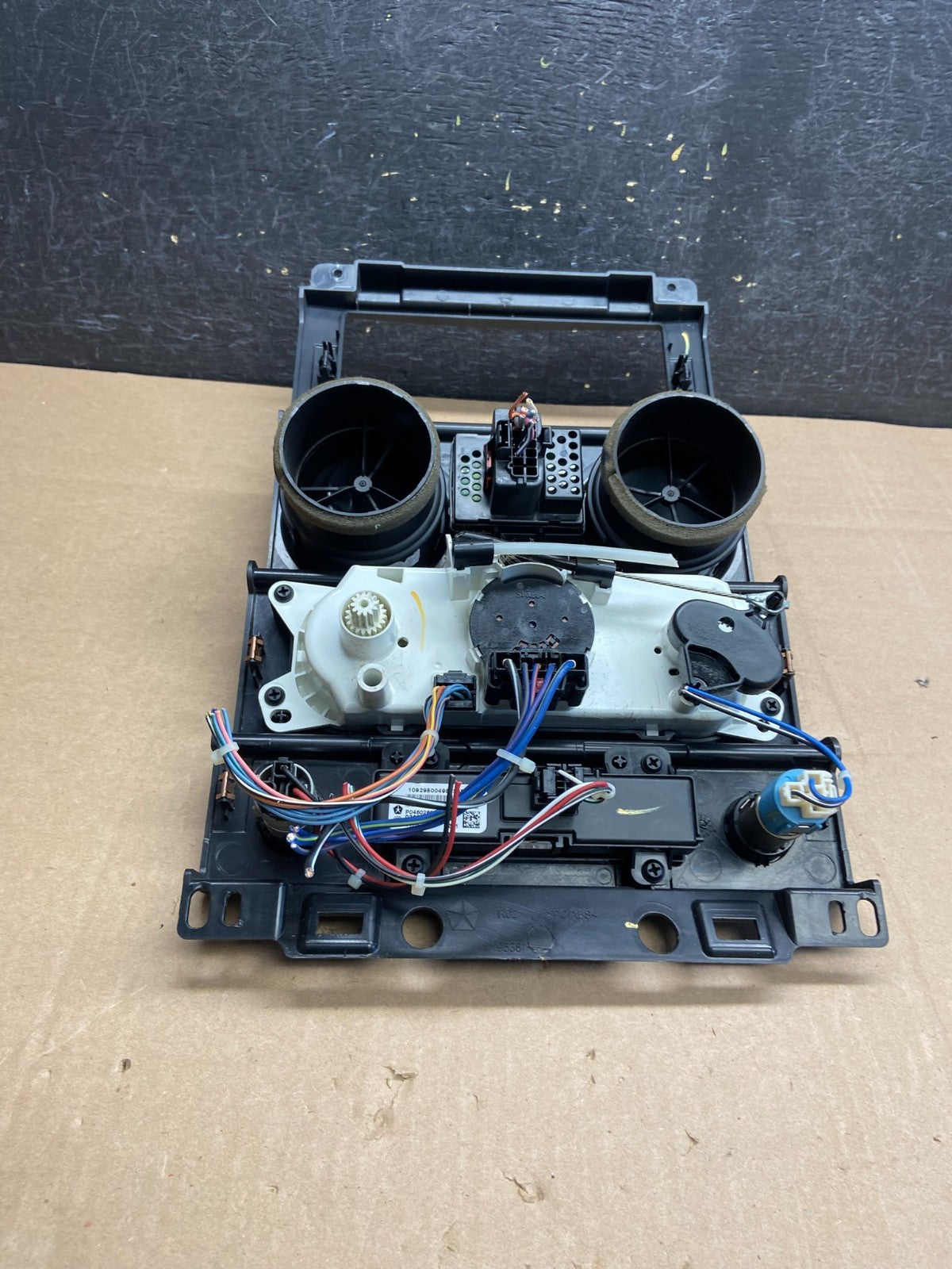 2007-2010 Jeep Wrangler Center Radio Climate Control Bezel Vent AI3184 DG4
