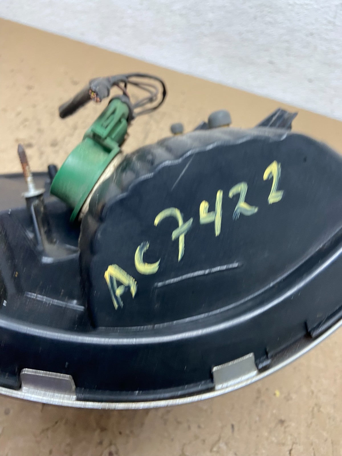 2002 2003 2004 2005 Mercury Mountaineer Right Passenger Tail Light AC7422 DW6