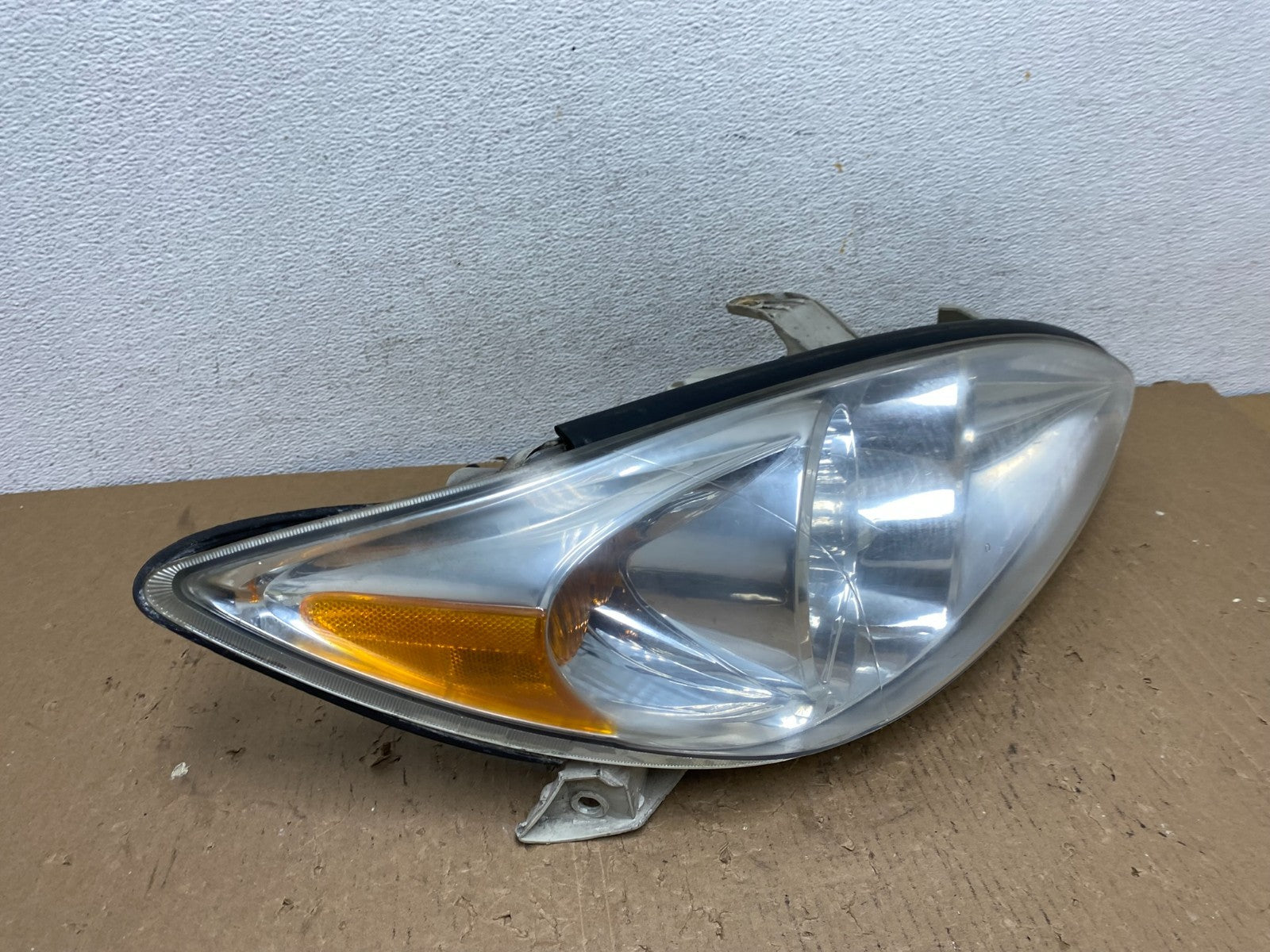 2002 to 2004 Toyota Camry Halogen Headlight Right Passenger Rh AD8752 DW2