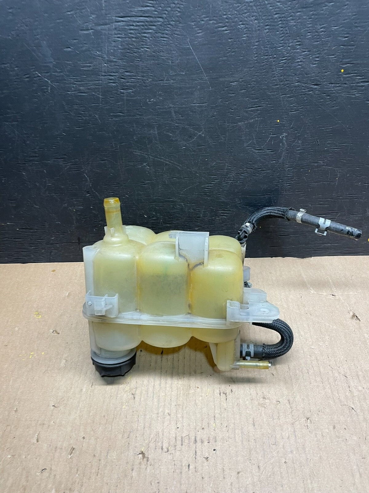 2020-2023 Ford Explorer Radiator Coolant Recovery Bootle Tank  F4570 DG15