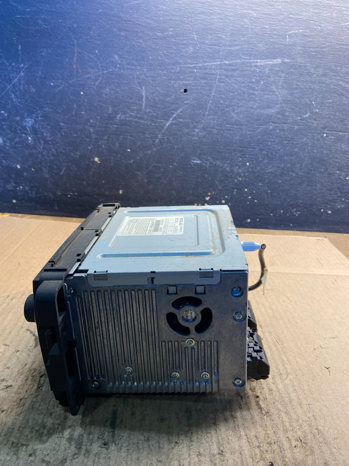 2010 to 2012 GMC Acadia Radio AM/FM CD Player Radio Z0744 DG4