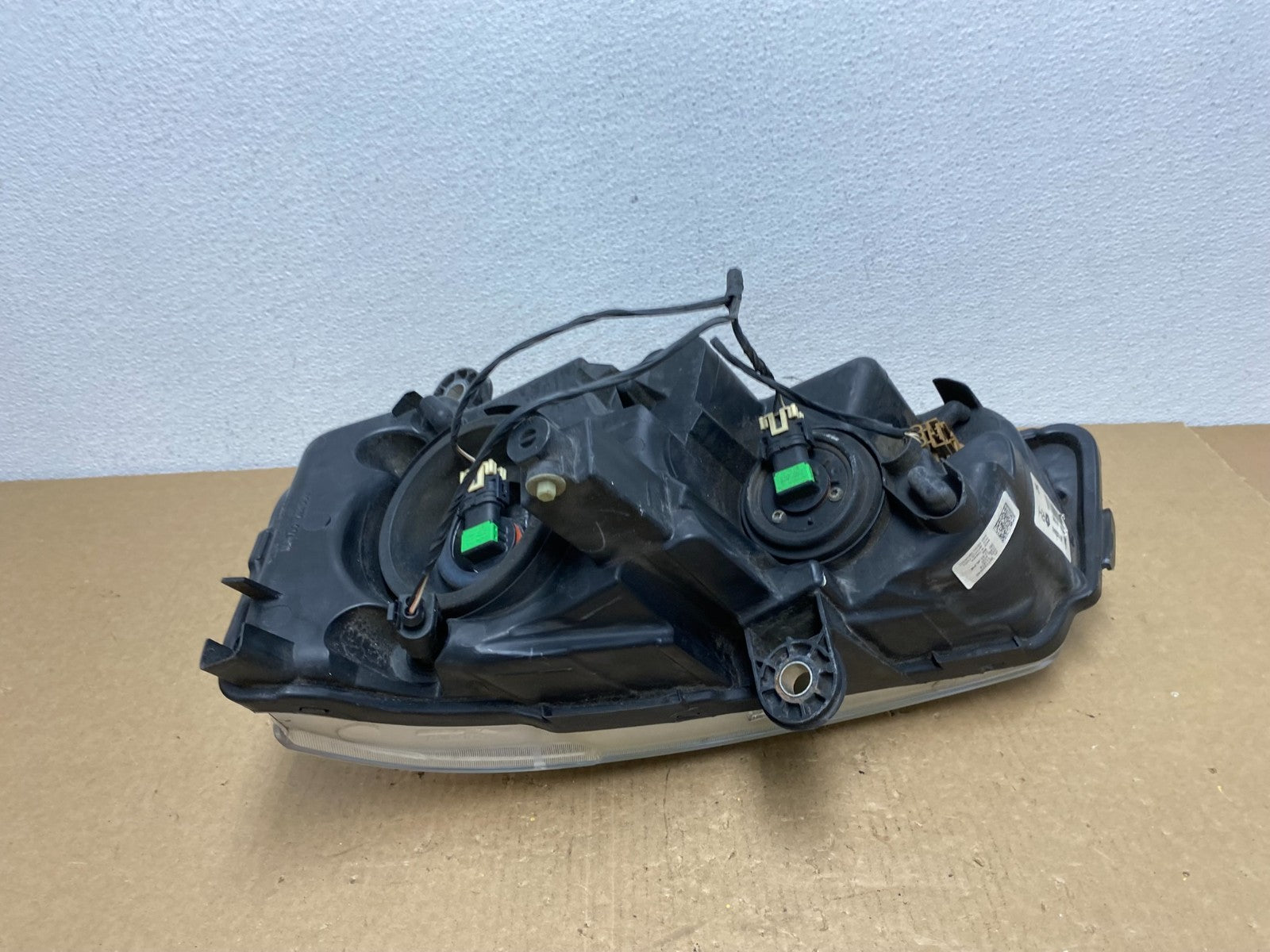 2011 to 2016 Chrysler Town and Country Right Passenger Headlight AC1366 DW5